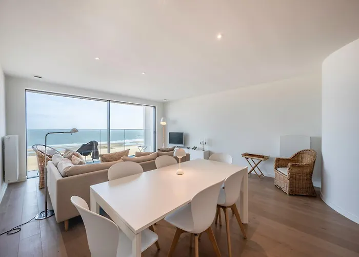 In With Stunning Sea Views